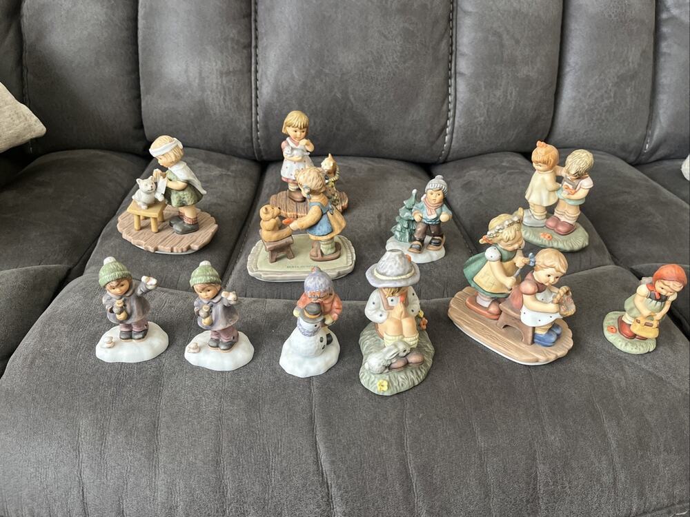 Lot Of 11 Berta Hummel Goebel 2003 Figurine Cat Snowman Swing Children. Perfect!